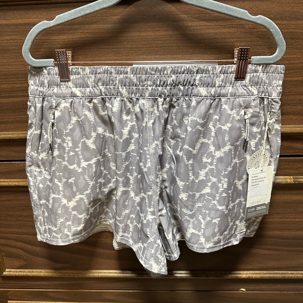 NWT Vuori Dash Short Size XL